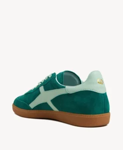 Crossroads Sneaker