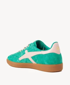 Crossroads Sneaker