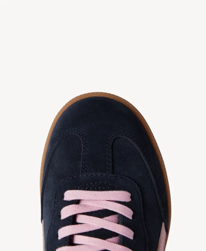 Crossroads Sneaker