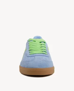 Crossroads Sneaker