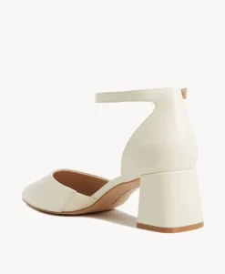 Dina Heel