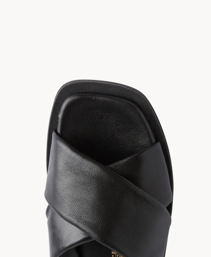Gina Sandal