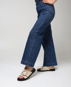 Pearl Wide Slide