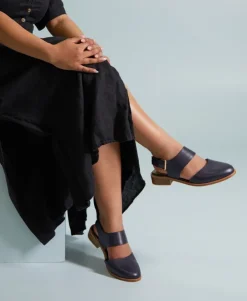 Tess Wide Flat