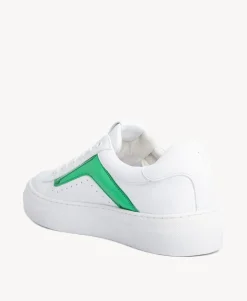 Voyage Sneaker
